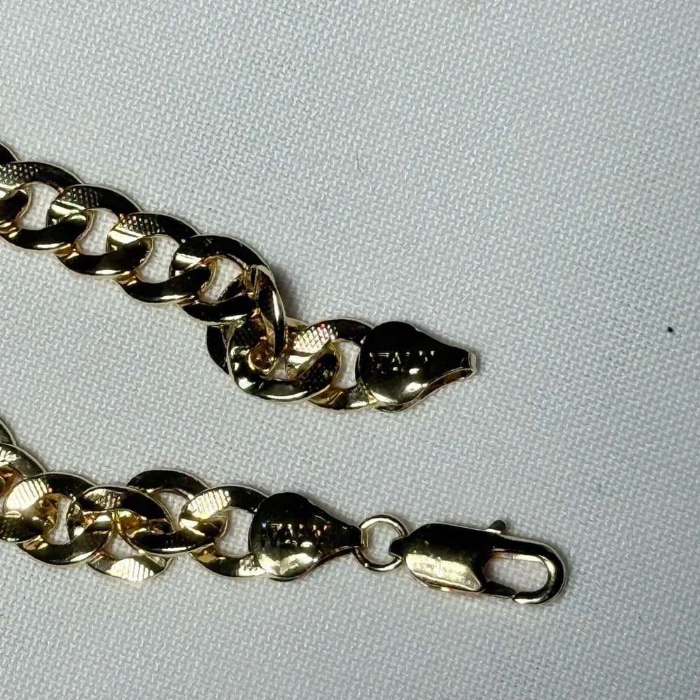 New Chain with medal of the Holy Death of Gold Laminated‎ Chain 26” long